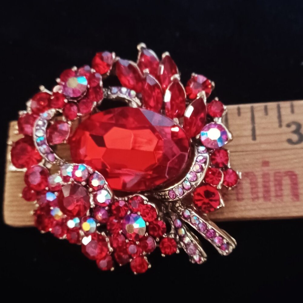 Stunning Red Rhinestone Brooch - Picture 4 of 5